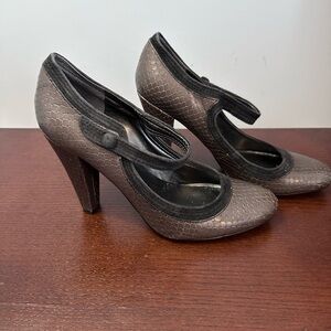 Nine West Mary Jane Heels Black and Gray Snake Skin Textured